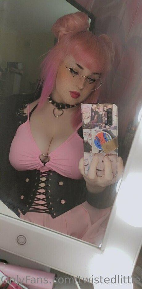 Обнаженная фотография утечки OnlyFans от Twistedlittlefree