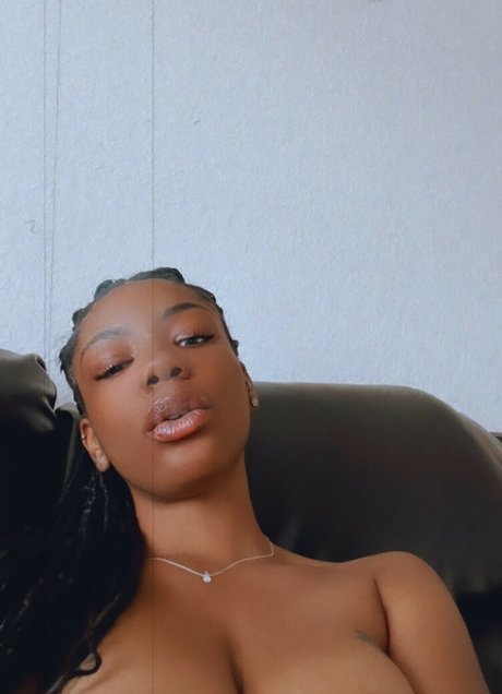 Nacktes geleaktes OnlyFans-Foto von Skulltapz