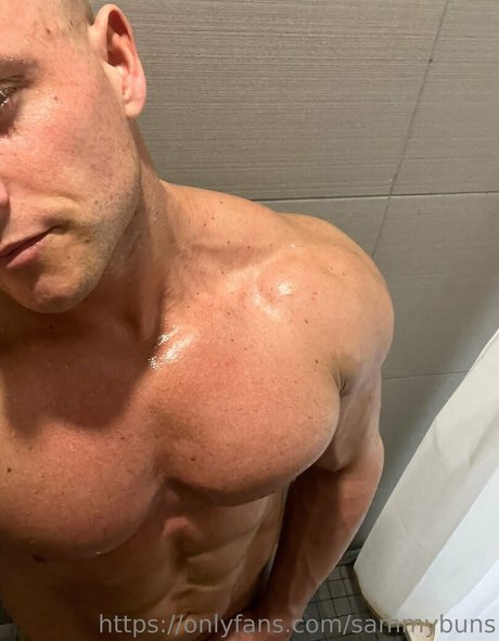 Naakte gelekte OnlyFans-foto van Sammybuns