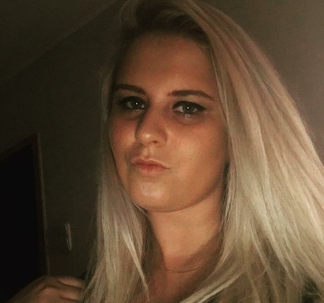 Naken läckt OnlyFans-bild av Barbara Szabo