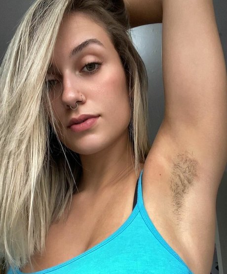 Naken lekkede OnlyFans-bilde av Louiseadams