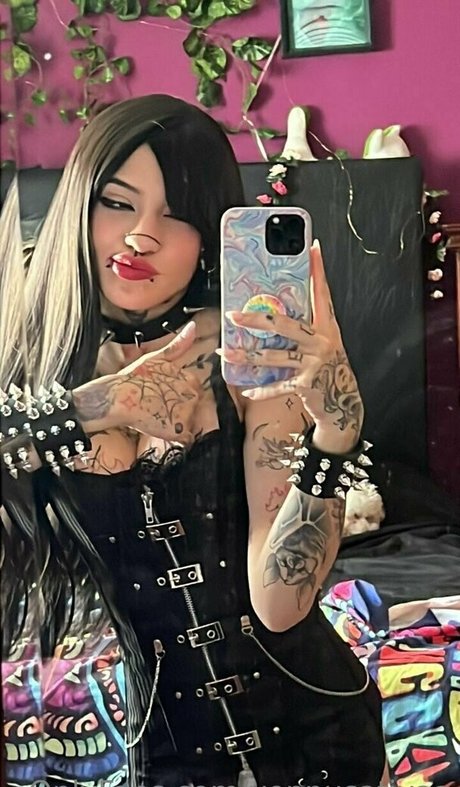 OnlyFans-model Vennusativaa