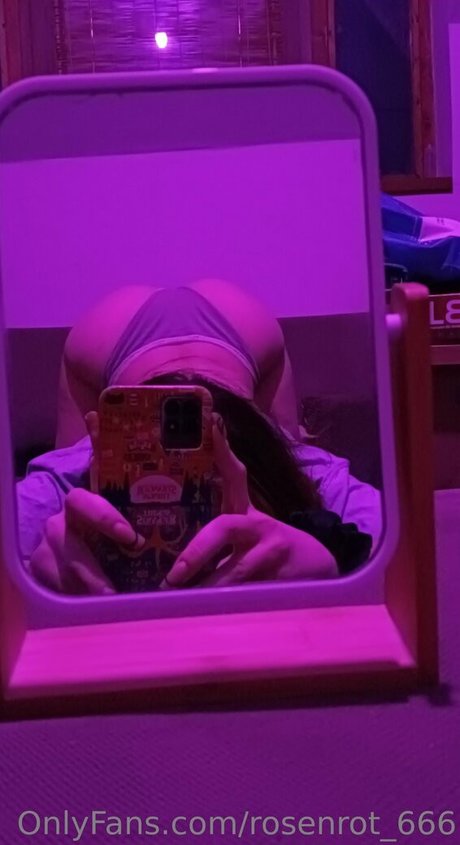 Rosenrot666 OnlyFans泄露裸照