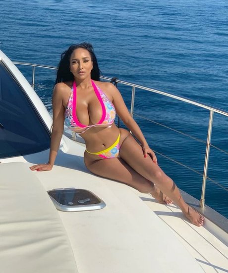 Naakte gelekte OnlyFans-foto van Shayliving