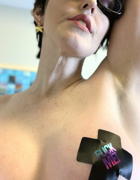 Naken lekkede OnlyFans-bilde av Calamityjaye