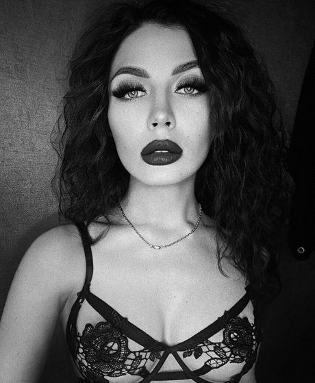 Naken lekkede OnlyFans-bilde av Elegantbaby