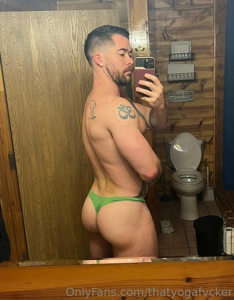 Foto di nudo di fuga di OnlyFans di Thatyogafvcker