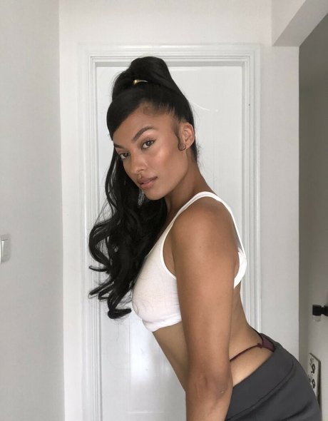 Naakte gelekte OnlyFans-foto van Itsmenaomi