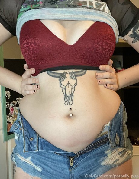 Naakte gelekte OnlyFans-foto van Bigbellybenni