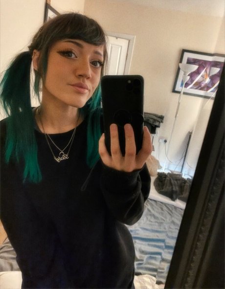 Nahá fotka uniklých OnlyFans od Alvieonline