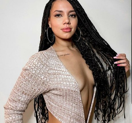 Amanda Carvalho OnlyFans泄露裸照