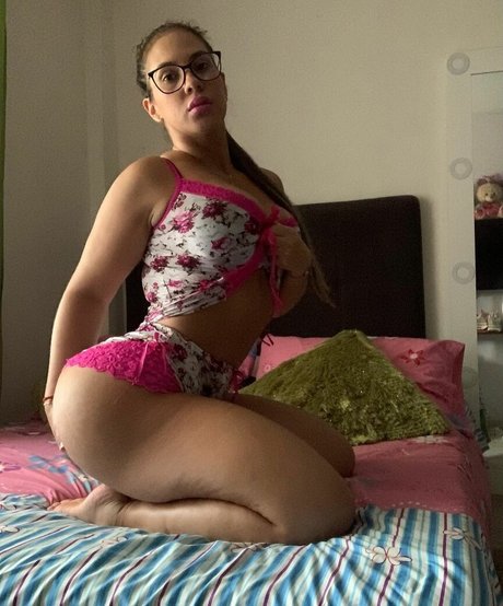 Naakte gelekte OnlyFans-foto van Adriana Marin Ramirez