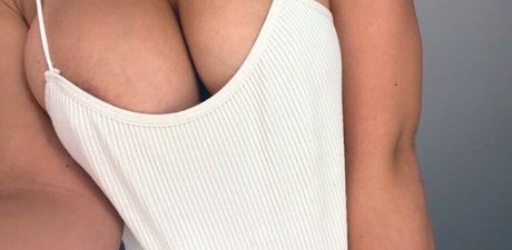 Alasti lekkinud OnlyFans-i pilt Africasweet