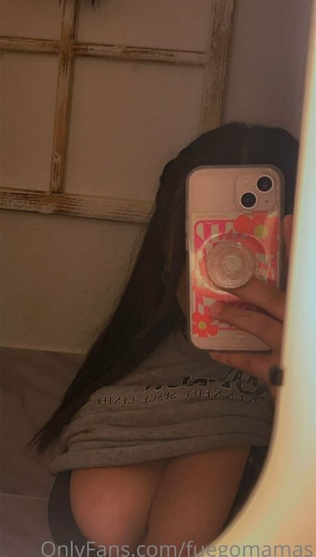 Foto desnuda filtrada de OnlyFans de Fuegomamas