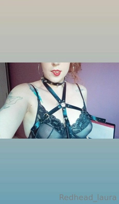 Naken lekkede OnlyFans-bilde av Redheadlaura