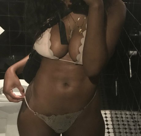 Naken lekkede OnlyFans-bilde av Misscleom