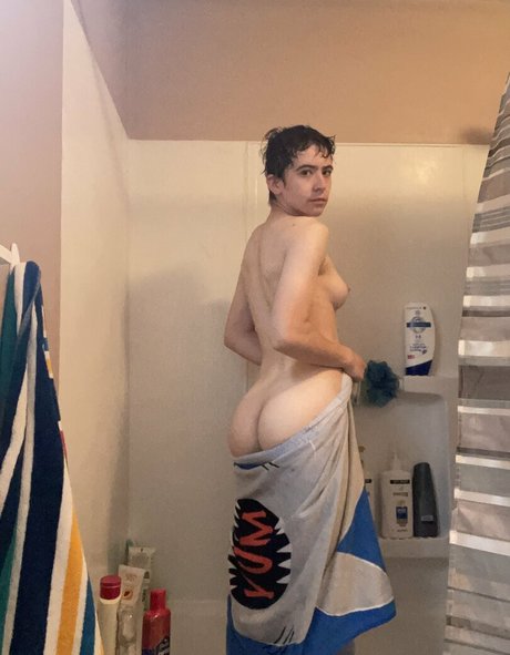 Alasti lekkinud OnlyFans-i pilt Cloudybrains