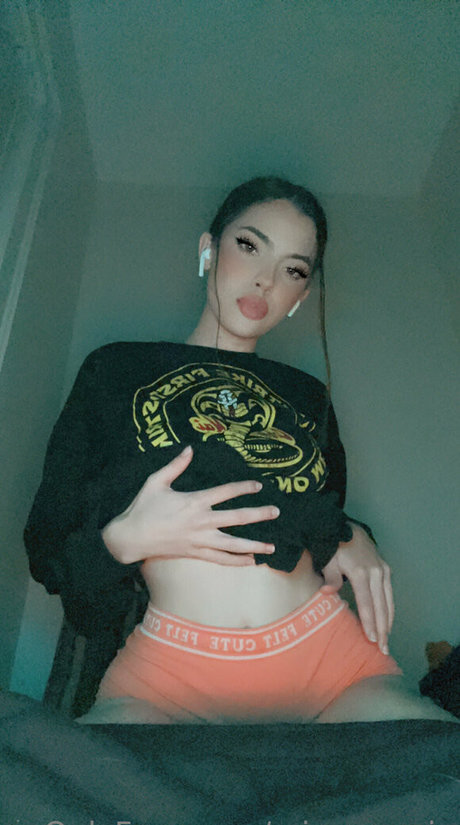 Naken lekkede OnlyFans-bilde av Miaxomarie