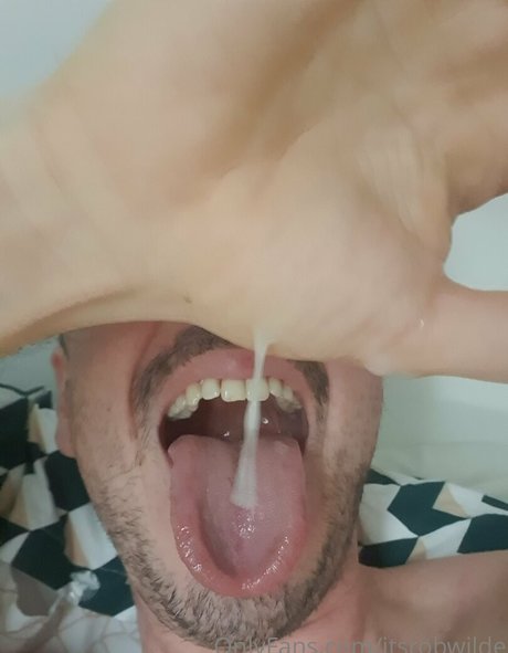 Naakte gelekte OnlyFans-foto van Itsrobwilde