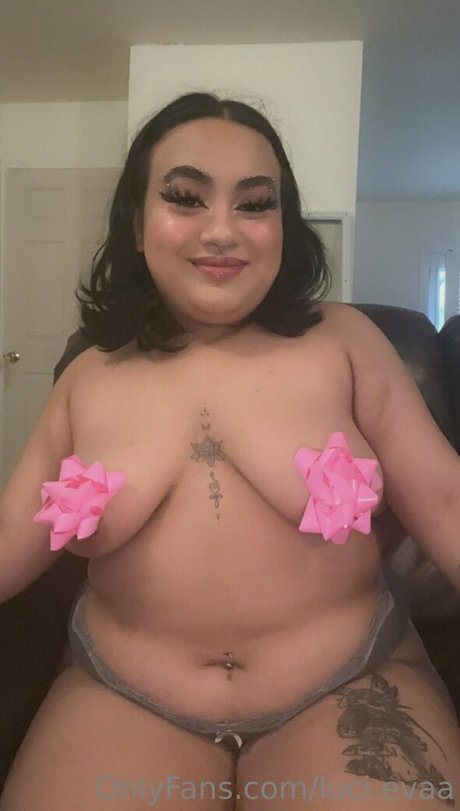 Nahá fotka uniklých OnlyFans od Lucievaa