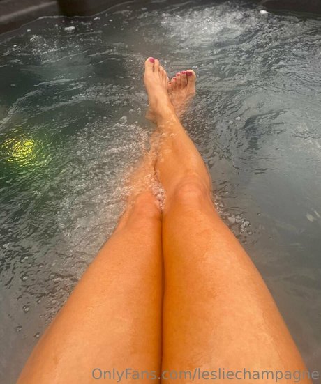 Alasti lekkinud OnlyFans-i pilt Lesliechampagne
