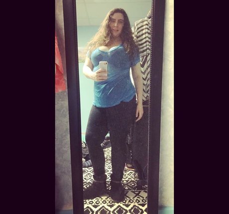 Naken lekkede OnlyFans-bilde av Karagreene