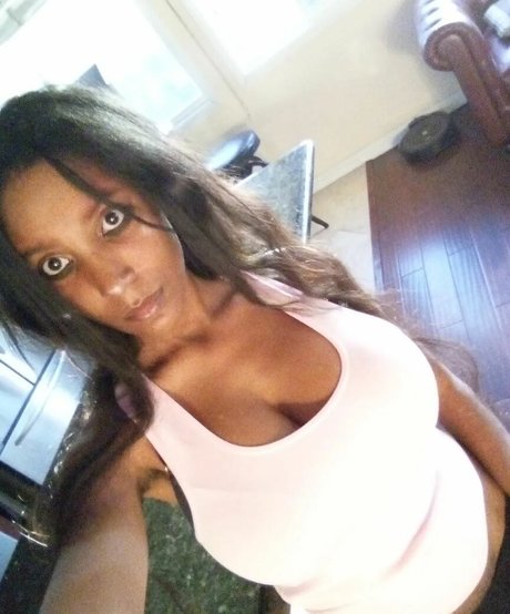 Naken lekkede OnlyFans-bilde av Amber Higgins Cecil