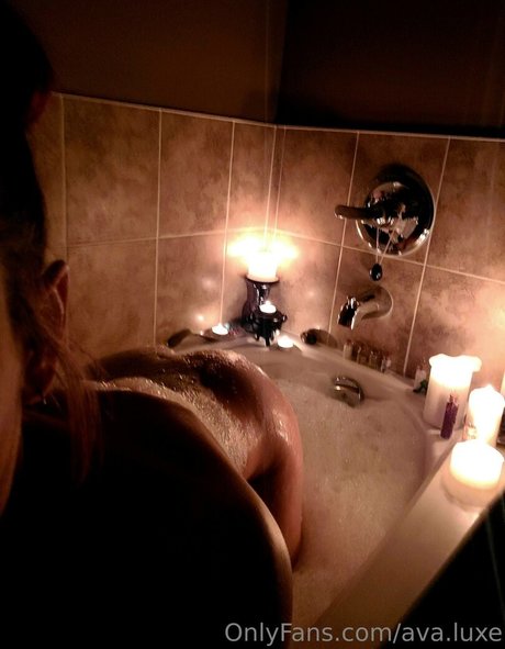 Avaluxe naked leaks OnlyFans pic