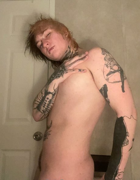 Naken lekkede OnlyFans-bilde av Satansmaster