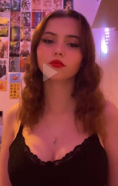 Naken lekkede OnlyFans-bilde av Miaismoody