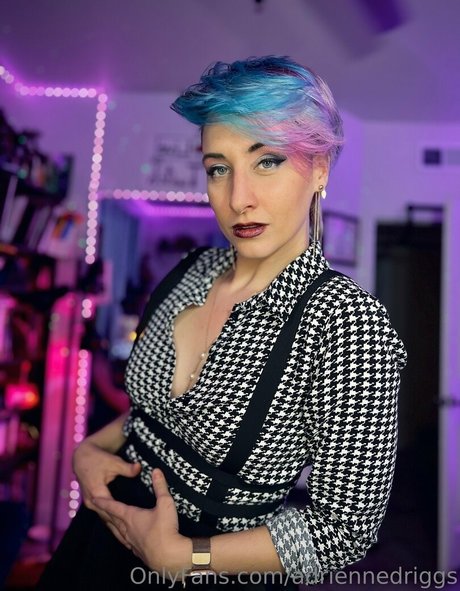 Naken läckt OnlyFans-bild av Adriennedriggs