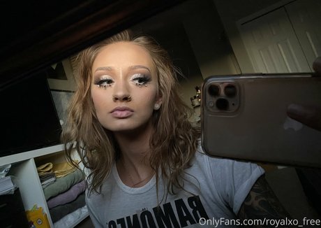 Naken lekkede OnlyFans-bilde av Royalxofree