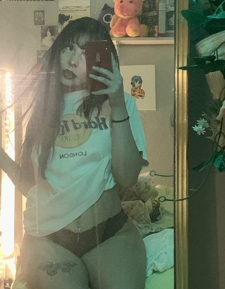 Naken lekkede OnlyFans-bilde av Mommystrawberry