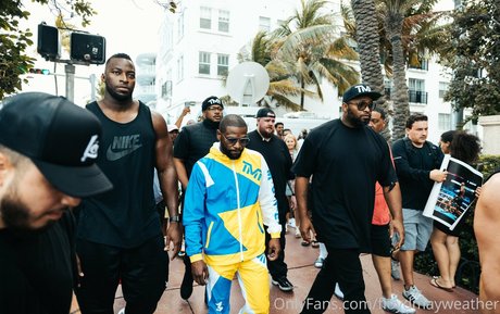 Nahá fotka uniklých OnlyFans od Floydmayweather