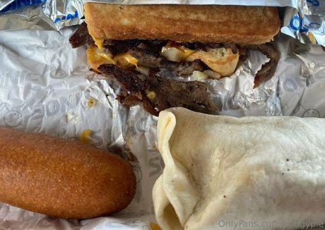 Alasti lekkinud OnlyFans-i pilt Pudgypie