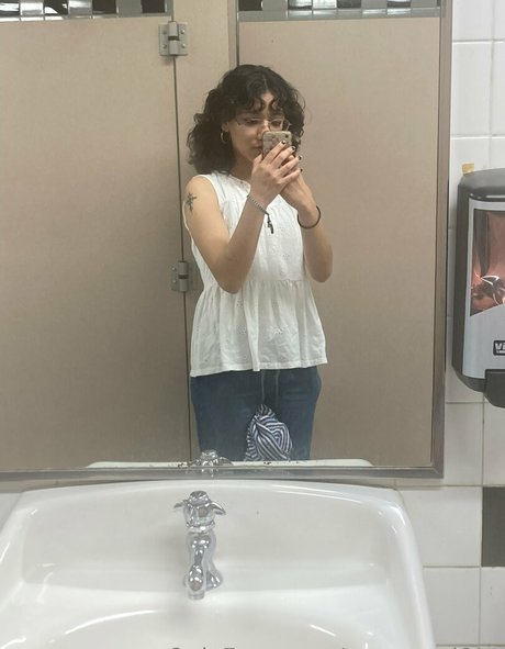 Nacktes geleaktes OnlyFans-Foto von Carmennl0ve