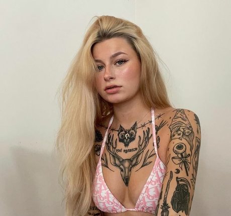 Alasti lekkinud OnlyFans-i pilt Suppblue