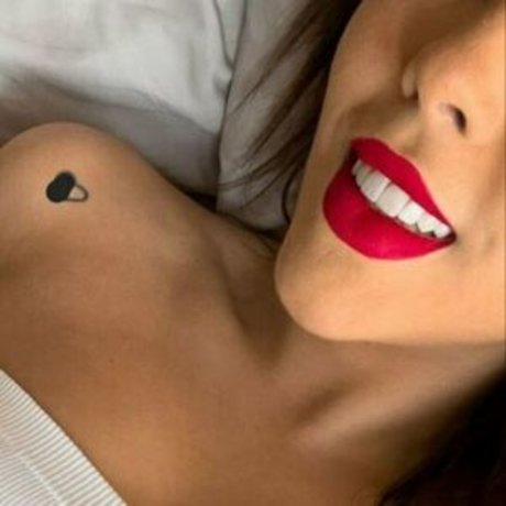 Nahá fotka uniklých OnlyFans od Michelle Lando