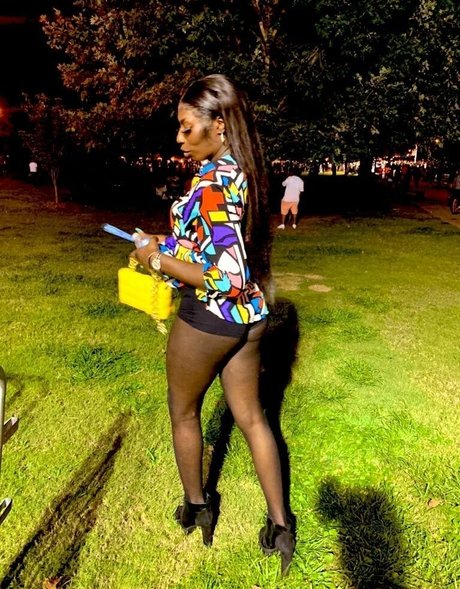 Alasti lekkinud OnlyFans-i pilt Amazonbaycardi