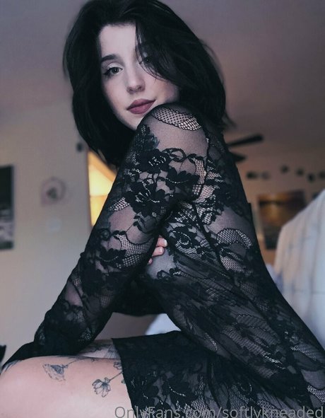 OnlyFans-model Softlykneaded