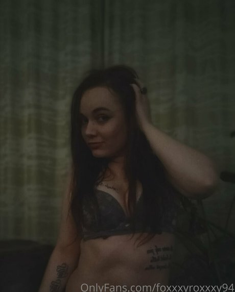 Naakte gelekte OnlyFans-foto van Foxxxyroxxxy94