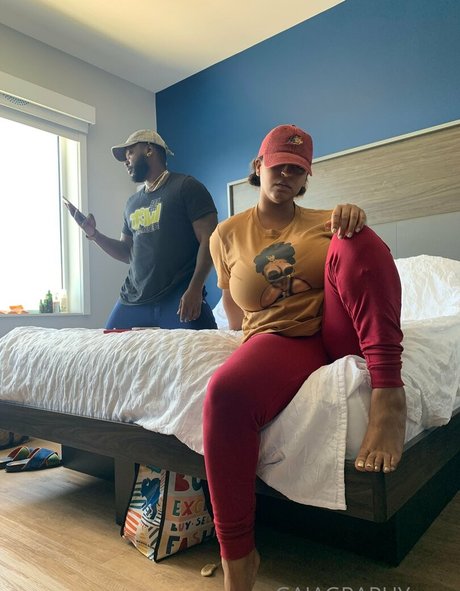 Naakte gelekte OnlyFans-foto van Professor Gaia