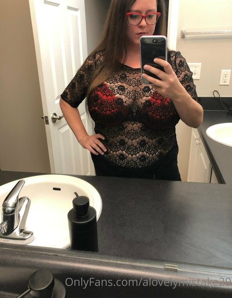 Foto desnuda filtrada de OnlyFans de Alovelymistake29