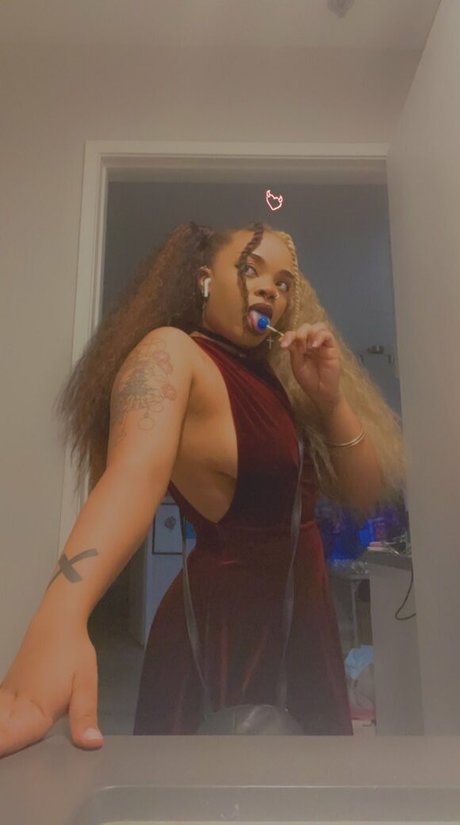 Nacktes geleaktes OnlyFans-Foto von Kikicheea