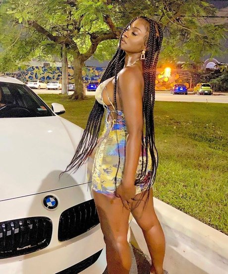 Foto di nudo di fuga di OnlyFans di Babeth Lando