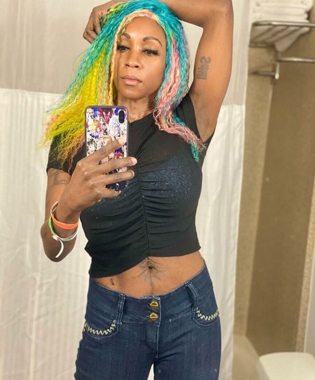 Naken lekkede OnlyFans-bilde av Monique Dupree