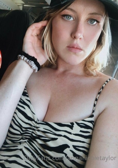 Обнаженная фотография утечки OnlyFans от Annanicoletaylor
