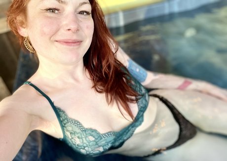 Nacktes geleaktes OnlyFans-Foto von Raebygirl