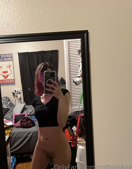Naken lekkede OnlyFans-bilde av Milfalaskaa