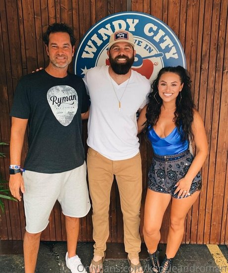 Nacktes geleaktes OnlyFans-Foto von Kenzieandroman